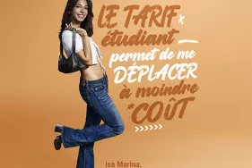 Une jeune fille sourit  (Agrandir l'image - fenêtre modale)