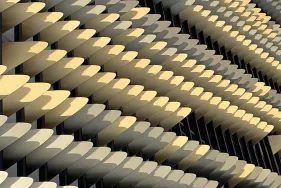 Détails de la façade du parking aérien de Basso Cambo (Agrandir l'image - fenêtre modale)