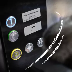 bouton d'ascenseur en braille