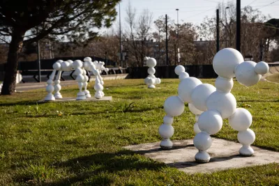Photo de l'œuvre d'art station Jean-Maga sur la ligne du tramway   (Agrandir l'image - fenêtre modale)