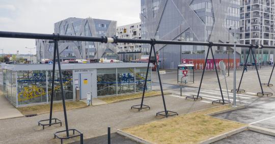 parc relais borderouge avec garage à velos en premier plan (Agrandir l'image - fenêtre modale)